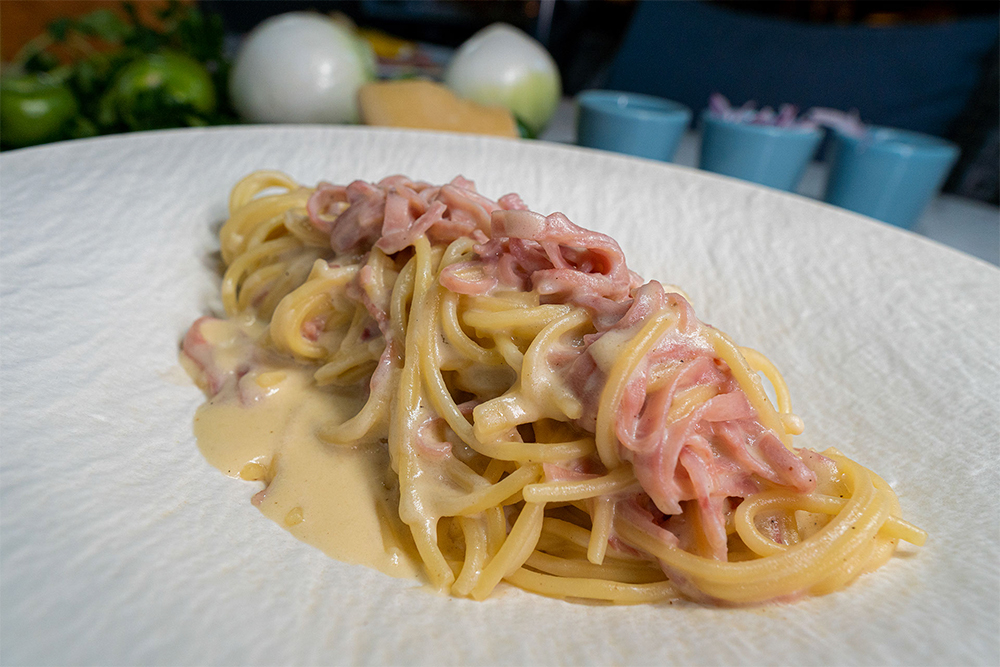 22_Spaguetti_con_jamón_de_pavo_y_salsa_parmesana-1.jpg