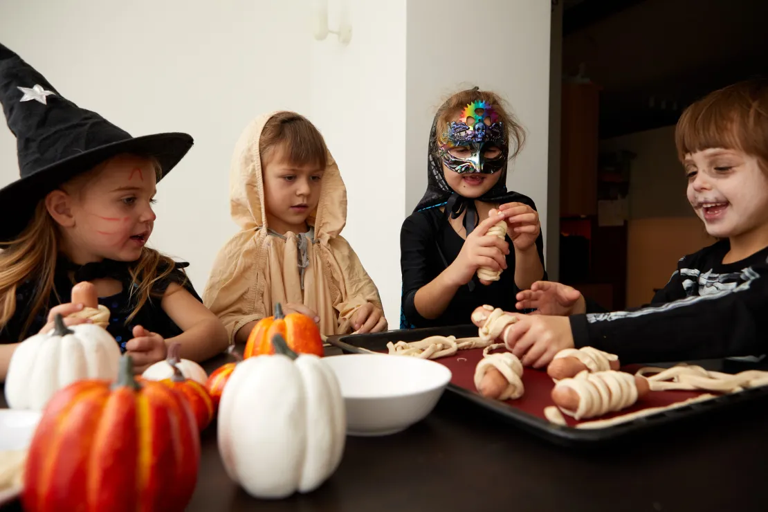 familia cocinando recetas de Halloween con Capistrano