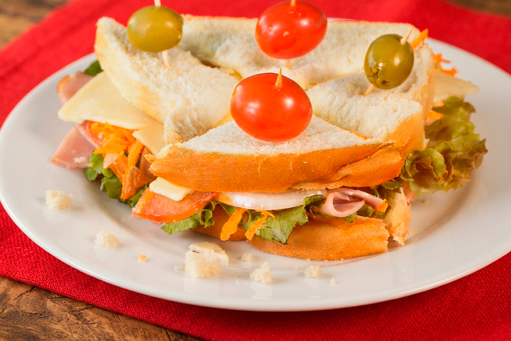 Sandwich Arcoiris Jamón y Pavo